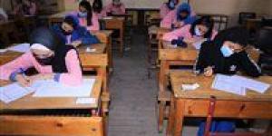 طلاب الأول والثاني الثانوي بالجيزة يؤدون امتحان شهر مارس للغة الأجنبية الأولى اليوم - موقع رادار