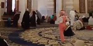 بعد الغلق المؤقت.. أداء أول صلاة الجمعة في مسجد السيدة زينب | بث مباشر - موقع رادار